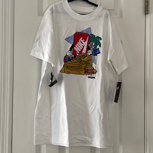 (NWT) Boys Nike beach tee shirt size large